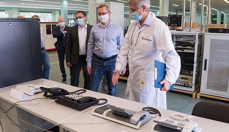 Владислав Шапша посетил одно из старейших предприятий области 