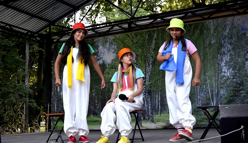 В Людинове торжественно открыли обновлённую сценическую площадку