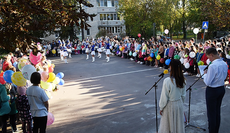 В Людинове торжественно открылся 30-й учебный год Дома детского творчества