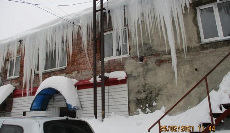 Контролеры проверили, как в Калуге очищаются крыши от снега и сосулек