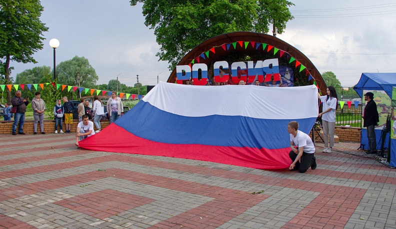 Жиздринцы отметили День России праздничным концертом