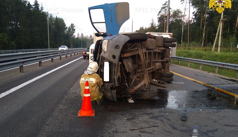 На Киевском шоссе под Калугой перевернулась ГАЗель. Пострадали три человека