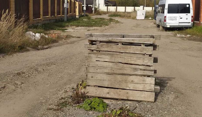 В Калуге ведущая к домам многодетных семей дорога оказалась в частной собственности