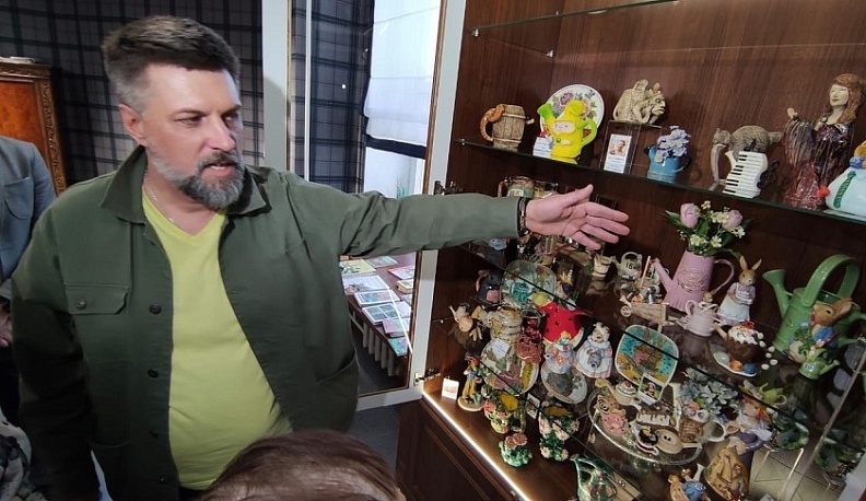 В Калужском государственном университете открылась выставка уникальных садовых леек