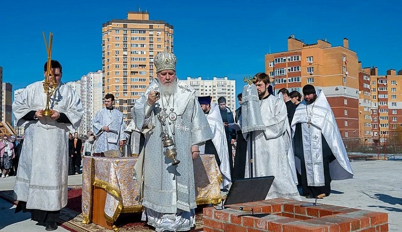 В Калуге освятили место под строительство храма Всемилостивого Спаса