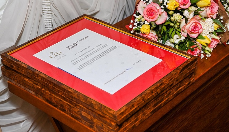 Сенатор Анатолий Артамонов вручил Благодарственные письма медицинским работникам Калужской области