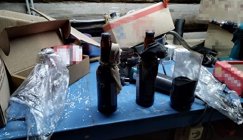 Вещественные доказательства (коктейль Молотова).