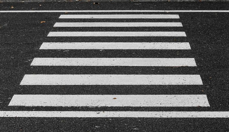 Водитель, сбивший 14-летнюю девочку, скрылся