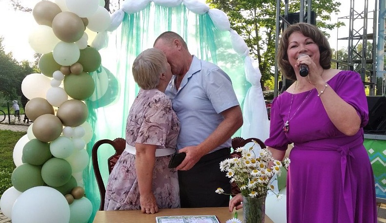 В Барятино супружеские пары поздравили с Днем семьи, любви и верности