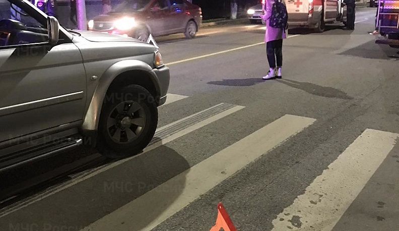 В центре Калуги пьяный водитель внедорожника сбил двух девушек на переходе