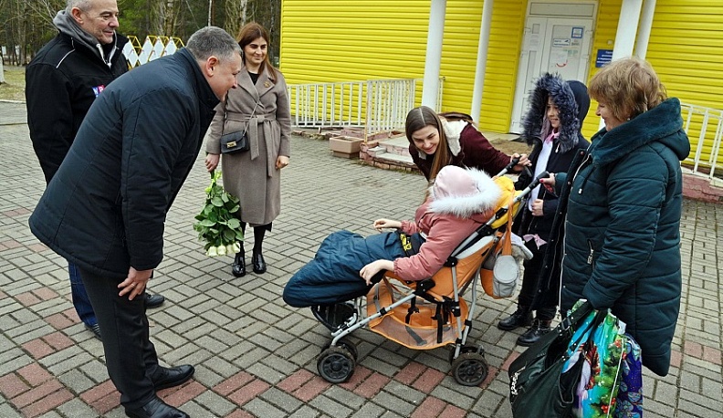 Депутат Сослан Такаев помог семье беженцев из Донбасса