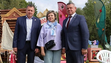 Геннадий Новосельцев поздравил жителей региона с Днем местного самоуправления