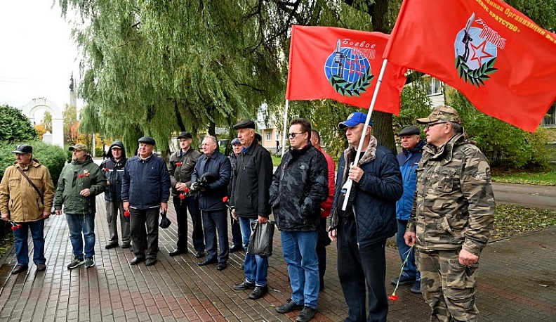 Калужане провели митинг в поддержку СВО
