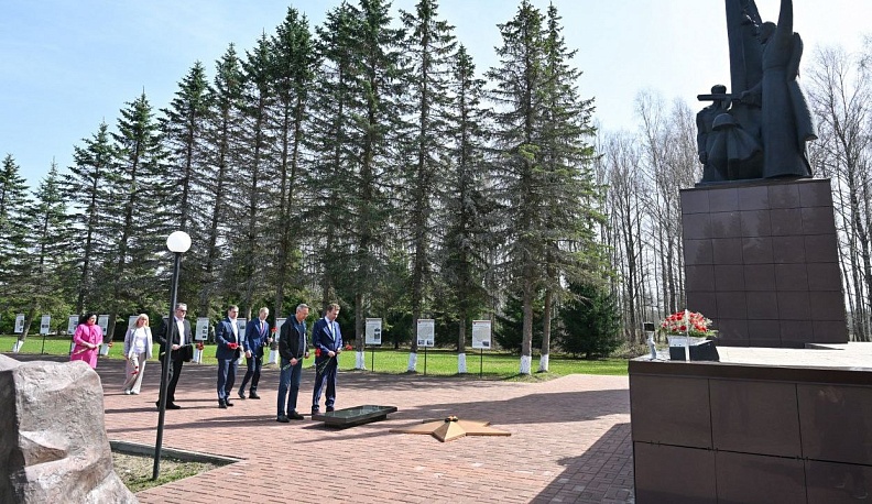 Итальянцев растрогала песня "Безымянная высота"