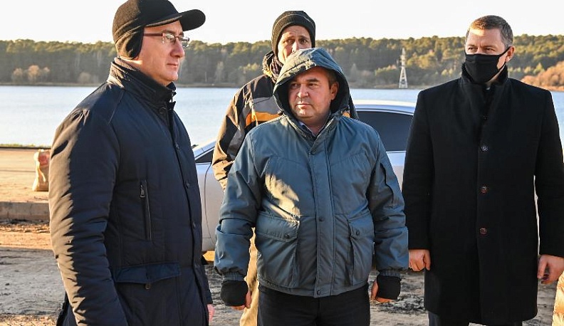 Владислав Шапша поручил следить за чистотой на склоне музея и набережной Яченского водохранилища