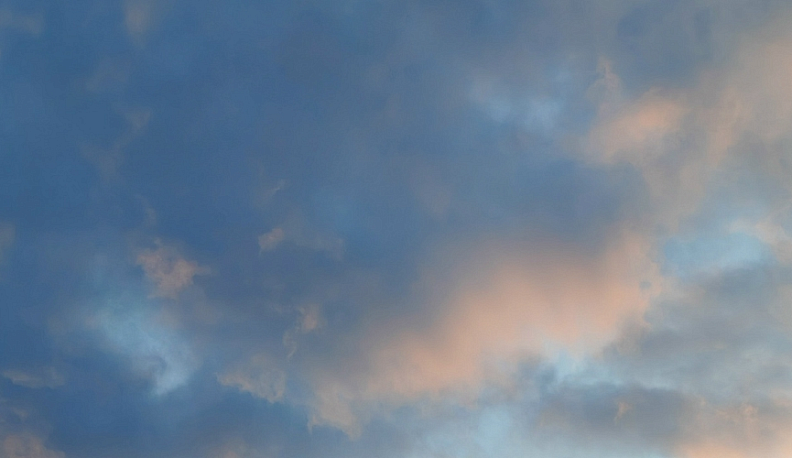 В Дзержинском округе сбитый беспилотник стал причиной пожара