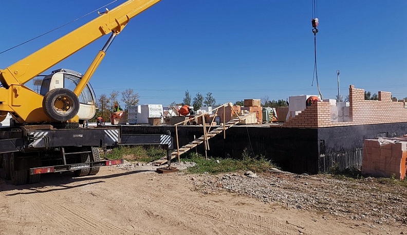 Общественники уверены, что калужским властям надо усилить контроль за ходом строительства детского сада