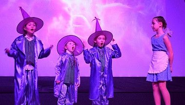 Всемирный День театра в Тарусе отметили большой детской премьерой