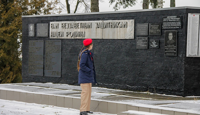 В Жиздринском районе почтили память Неизвестного солдата