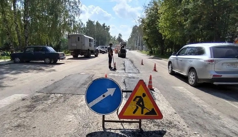 В Калуге за восемь месяцев провели ямочный ремонт на 11 тысячах квадратных метрах дорог 