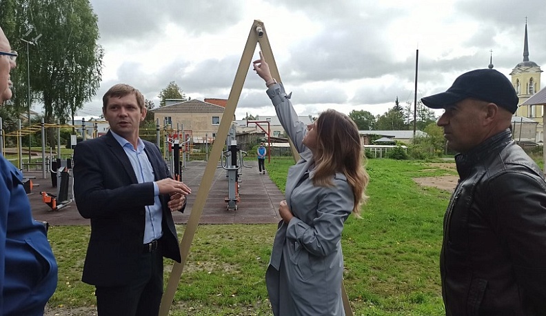 Ольга Коробова рассказала о состоянии ребенка, получившего травму на сломавшихся качелях