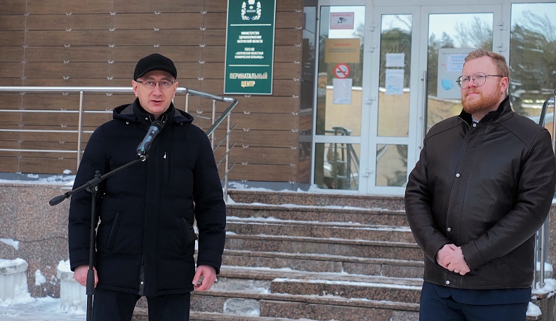 Владислав Шапша вручил ключи от 27 новых автомобилей водителям медучреждений Калуги и области