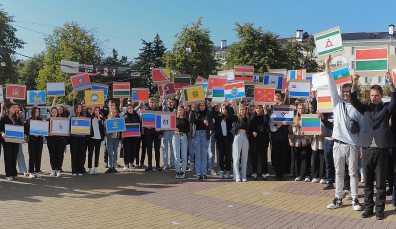 В Калуге прошла акция, посвященная годовщине вхождения в состав РФ новых субъектов
