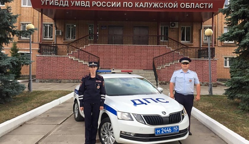 В Калуге инспекторы ДПС помогли спасти задыхающегося от аллергии ребенка