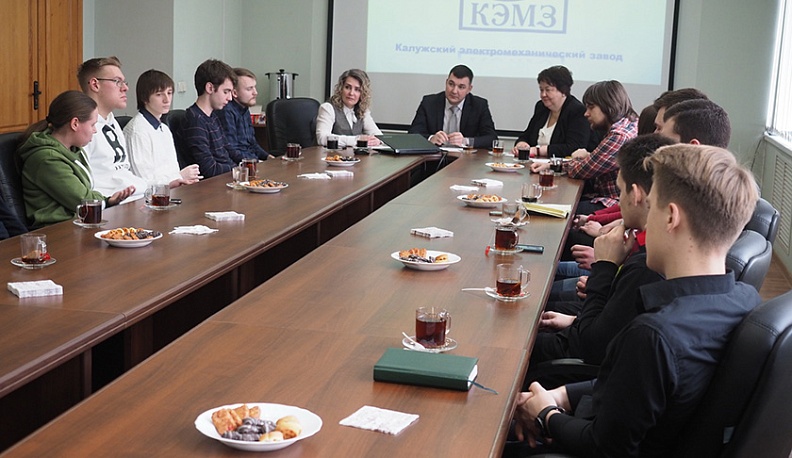 На АО «КЭМЗ» прошла встреча со студентами-целевиками