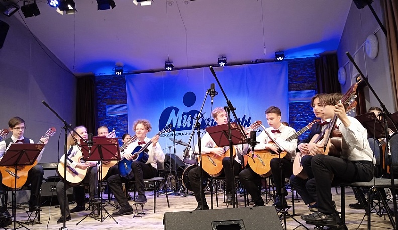 В Калуге открылся XI Детский фестиваль «Мир гитары»