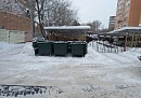 В Калуге продолжают расчищать контейнерные площадки от снега и вывозить мусор