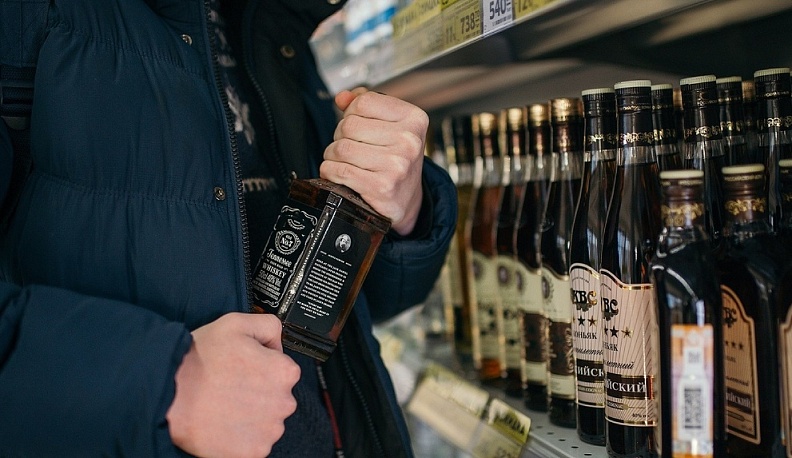 В наукограде грузчик воровал из магазина мясо и алкоголь 