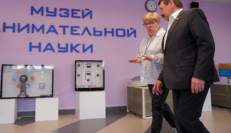 Геннадий Скляр посетил калужский «Кванториум»  