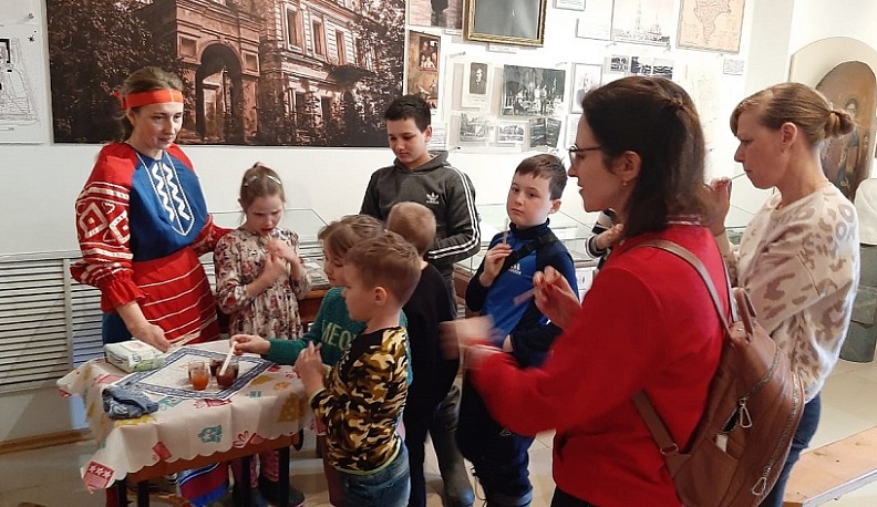 Музей в Юхнове устроил Масленицу для всей семьи