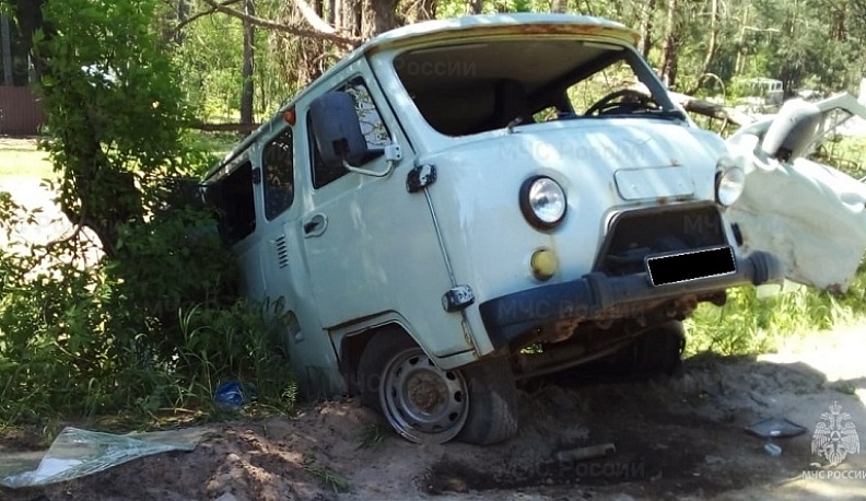 Во Льва Толстого «Буханка» столкнулась с легковушкой 