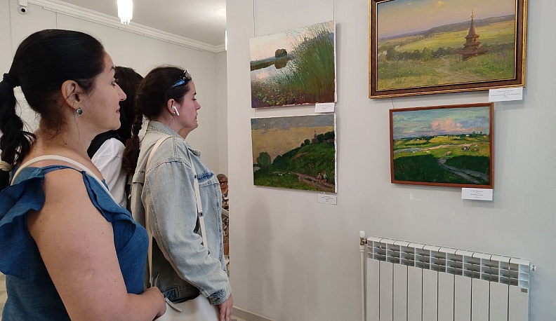 В Калужском музее изобразительных искусств открылась выставка «Все начинается здесь…»