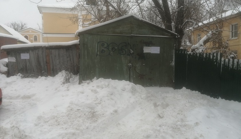 Горуправа Калуги потребовала от собственников снести нелегальные гаражи, ворота и сараи