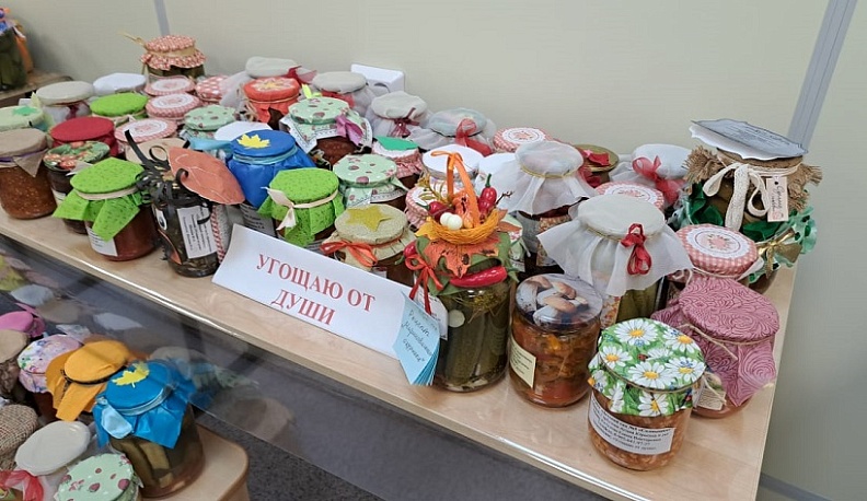 В Людинове прошла благотворительная выставка «Дары осени»