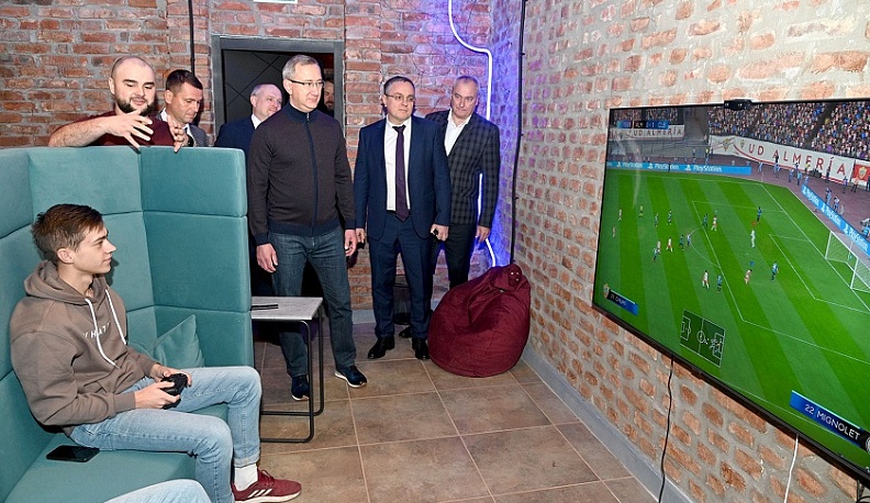 Владислав Шапша поделился впечатлениями от открытия киберспортивной арены в Калуге