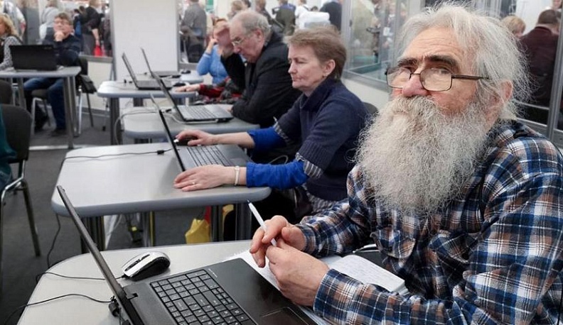 Со следующего года любой желающий после 50 лет сможет получить новую профессию