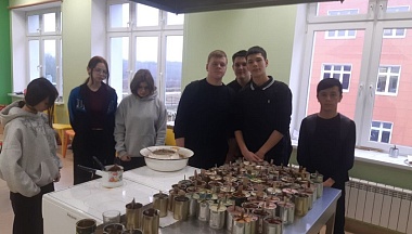 Школьники Медынского округа собирают праздничные посылки бойцам СВО