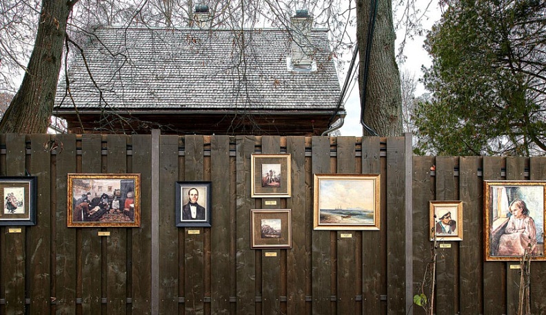 Владислав Шапша побывал в тарусской картинной галерее под открытым небом