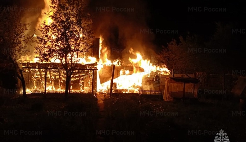 Ночью в Калужской области сгорела дача