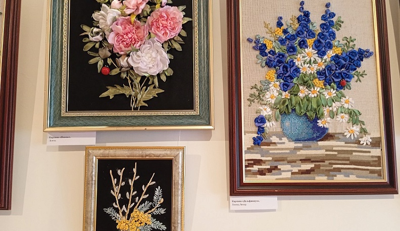 В Калуге открылась выставка «Краски лета»