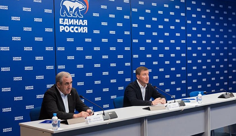 «Единая Россия» предложила увеличить долю оклада в зарплате бюджетников до 70%