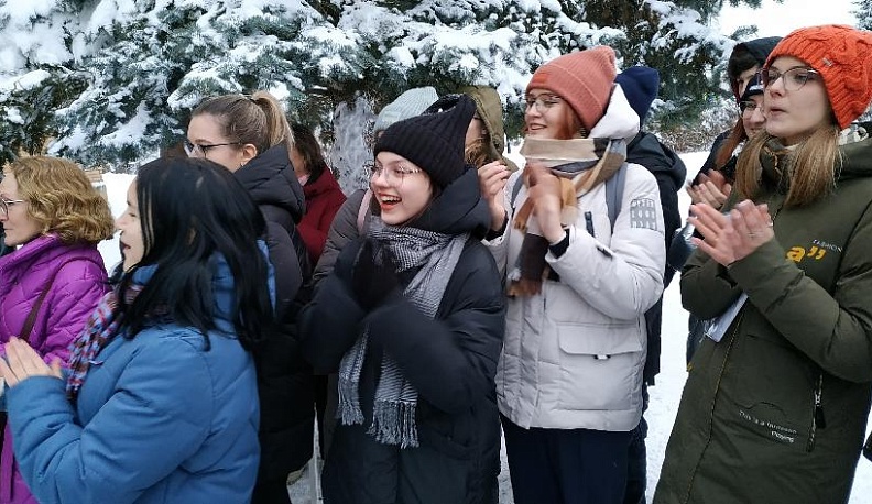 В Боровском районе в преддверии Нового года обновили детскую Доску почёта