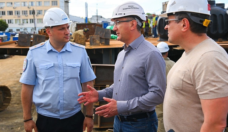 Владислав Шапша проконтролировал ход реконструкции Синих мостов в Калуге