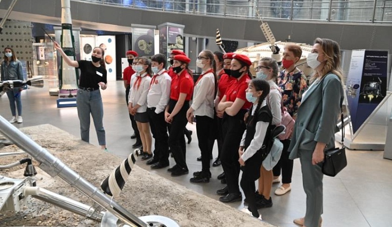 Ольга Коробова организовала экскурсию для детей в Музей истории космонавтики