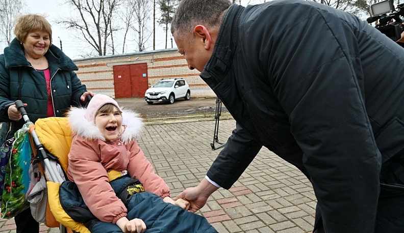 Депутат Сослан Такаев помог семье беженцев из Донбасса
