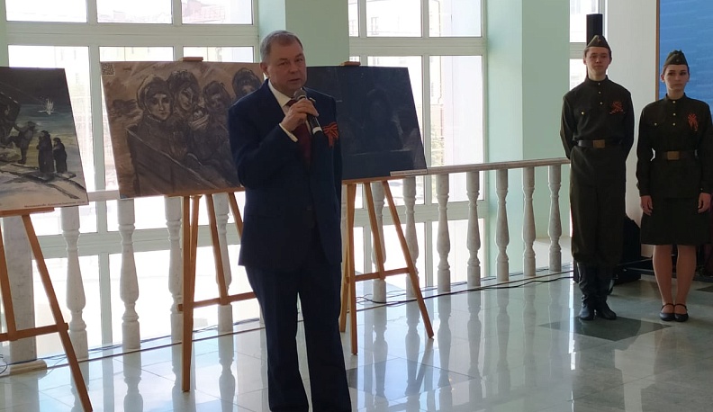 В областной филармонии открылась выставка детского рисунка "Дорога жизни. 80 лет"